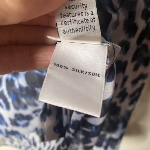 Diane von Furstenberg silk chiffon sheer Blue leopard Top sz 2 Oversized Button - Picture 7 of 10